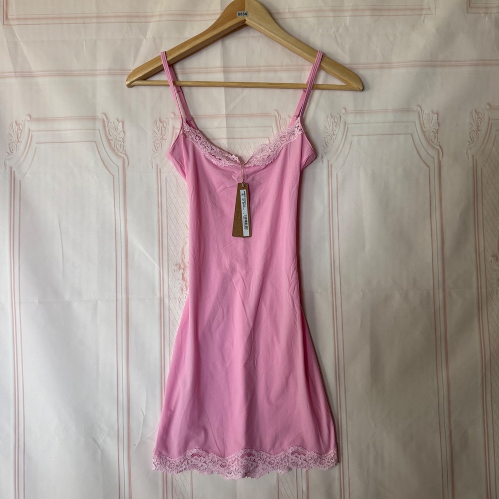 SKIMS Fits Everybody Lace Slip Dress Bubblegum Pink Sz XXS NWT